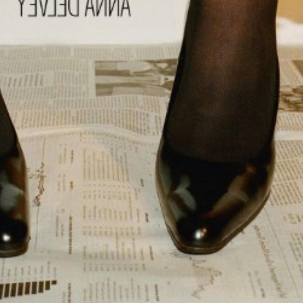 Το βραχιόλι γεωεντοπισμού που έβαλε το δικαστήριο στην Λίντσεϊ Λόχαν έκανε τον οίκο Chanel να φτιάξει ανάλογο τσαντάκι – To ήξερες;