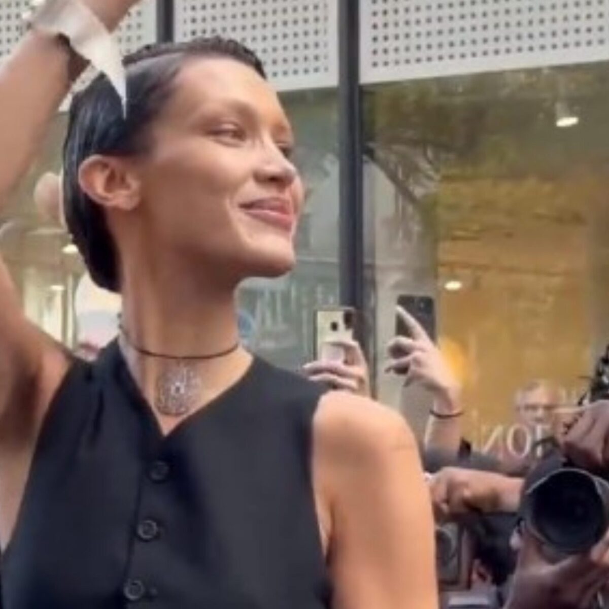 Ο οίκος Vivienne Westwood εξαφάνισε τα φρύδια της Μπέλα Χαντίντ και κατάφερε να εδραιώσει νέα τάση!