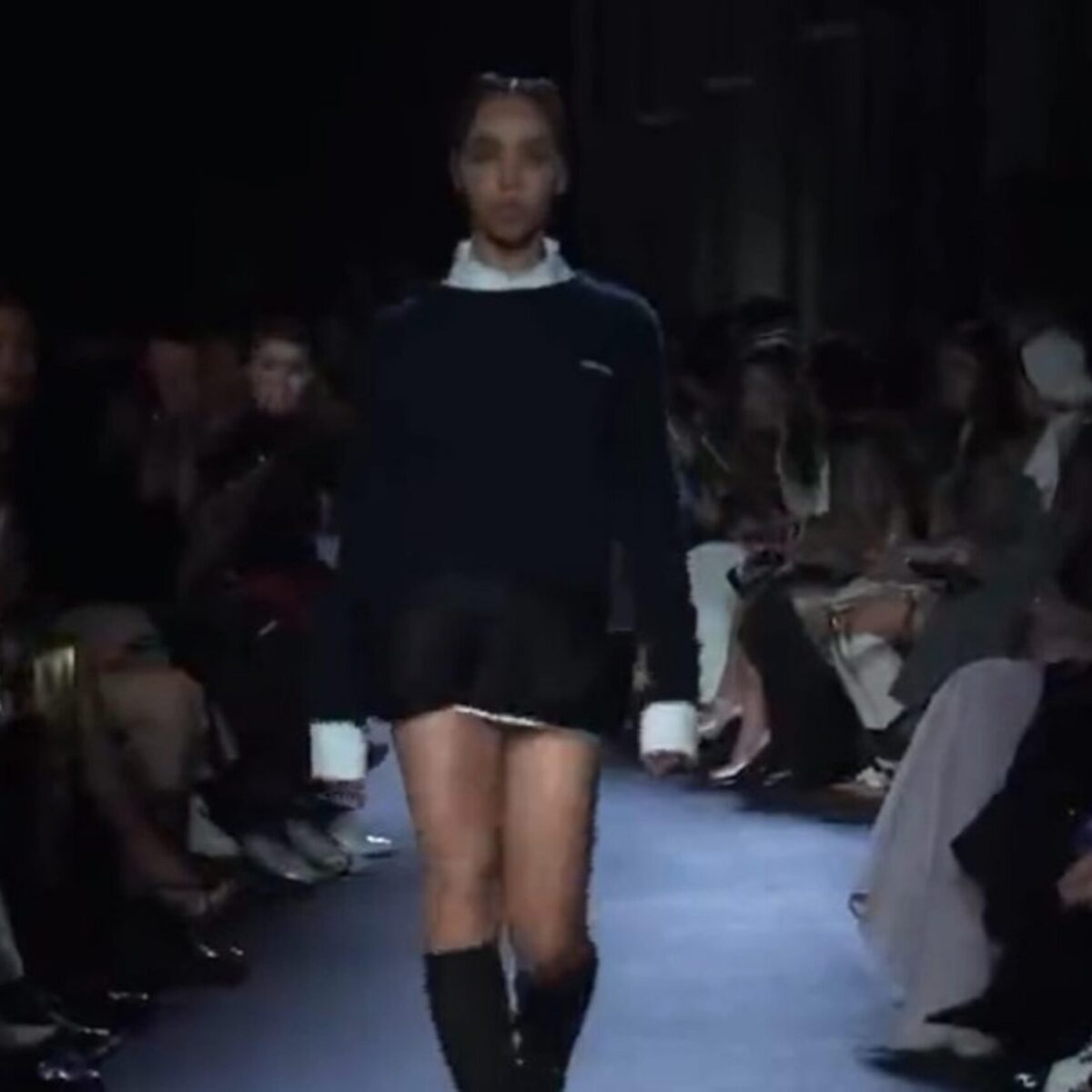 H FKA Twigs μόλις έκλεισε το σόου Μiu Miu “απογυμνωμένη” από το χαρακτηριστικό της στιλ