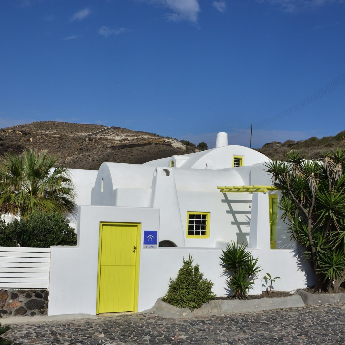 Το νησιώτικο σπίτι της σχεδιάστριας κοσμημάτων του οίκου Louis Vuitton είναι μέσα σε σπηλιά!