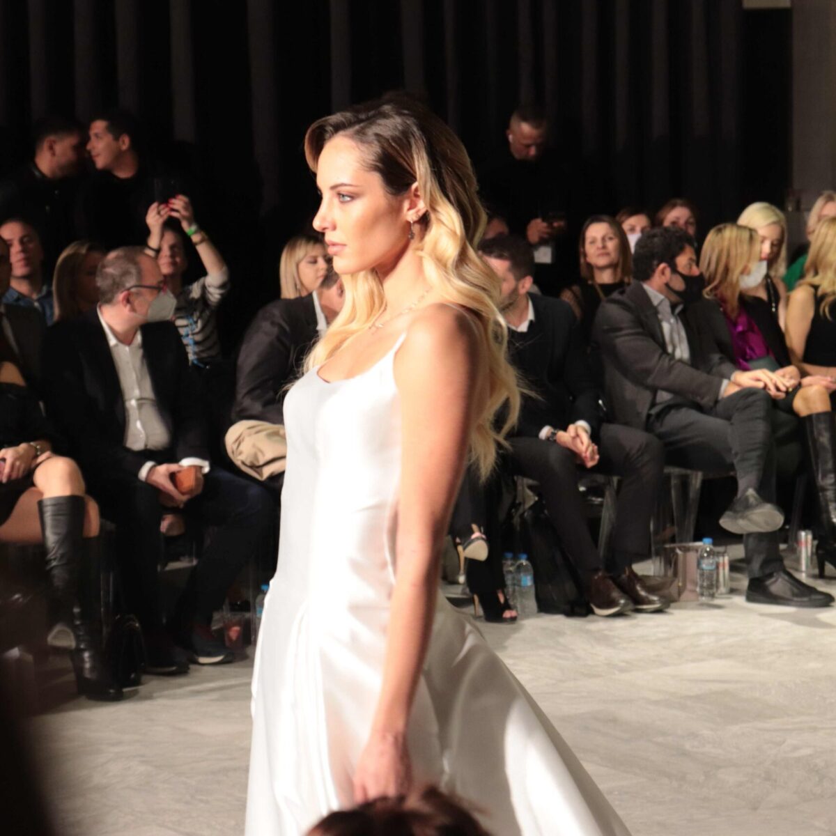 H κόρη της Εύης Αδάμ έκανε το ντεμπούτο της στην πασαρέλα και όλοι χάζευαν το αλά super model βάδισμα της!