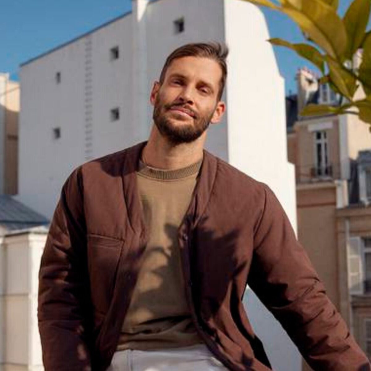 H μικροσκοπική τσάντα του Jacquemus, που προκαλεί εθισμό σε όσους την αντικρίζουν, είναι αποτέλεσμα μιας παγκόσμιας καταναλωτικής τάσης!