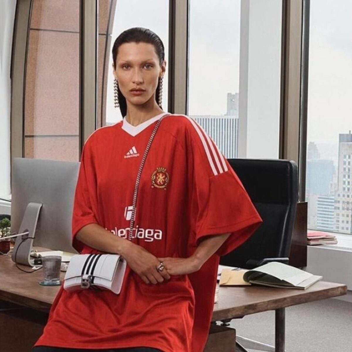 Ο οίκος Βalenciaga έδωσε μια δυνατή “σφαλιάρα” στην δυναστεία του πιο διάσημου (celebrity) δισεκατομμυριούχου, διαγράφοντας το twitter του