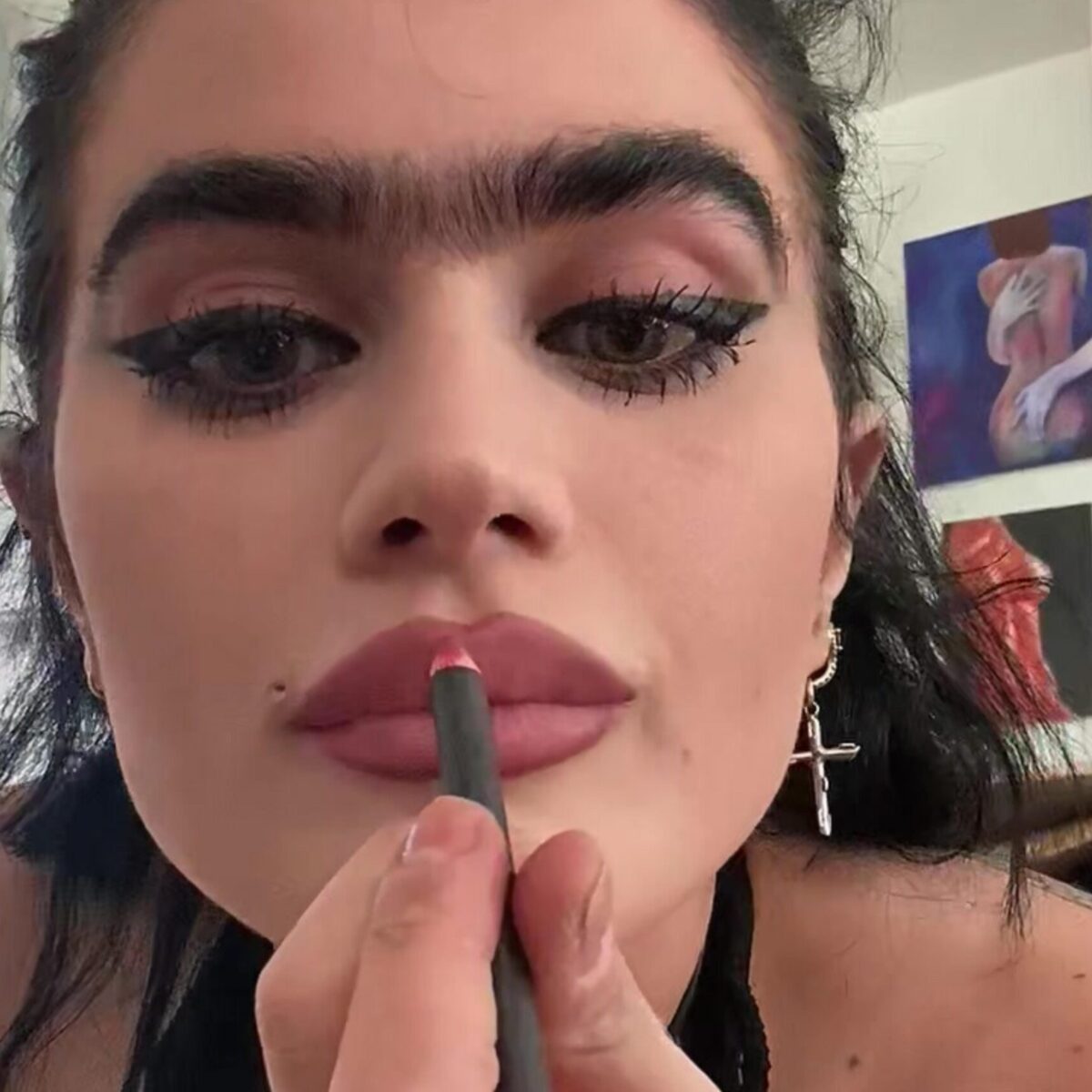 Kάποιοι μοιράζονται τις ανασφάλειες τους στα social media αλλά μήπως έτσι τις μεταδίδουν και σε μας;