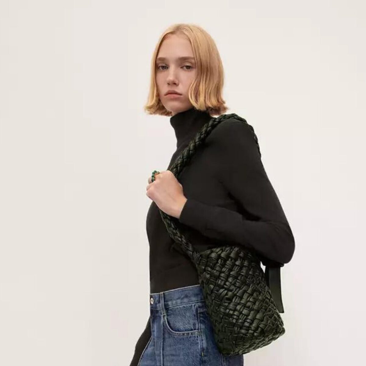 Διάσημος οίκος μόδας έβγαλε παντελόνι που μοιάζει καταπληκτικά με τζιν χωρίς όντως να είναι!