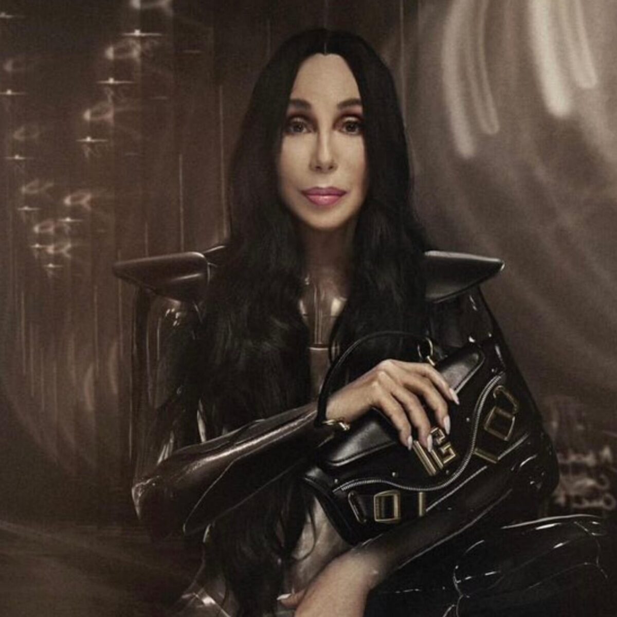 Η 76χρονη Σερ δείχνει το λιγότερο εκθαμβωτική στη νέα καμπάνια διάσημου Γαλλικού οίκου!