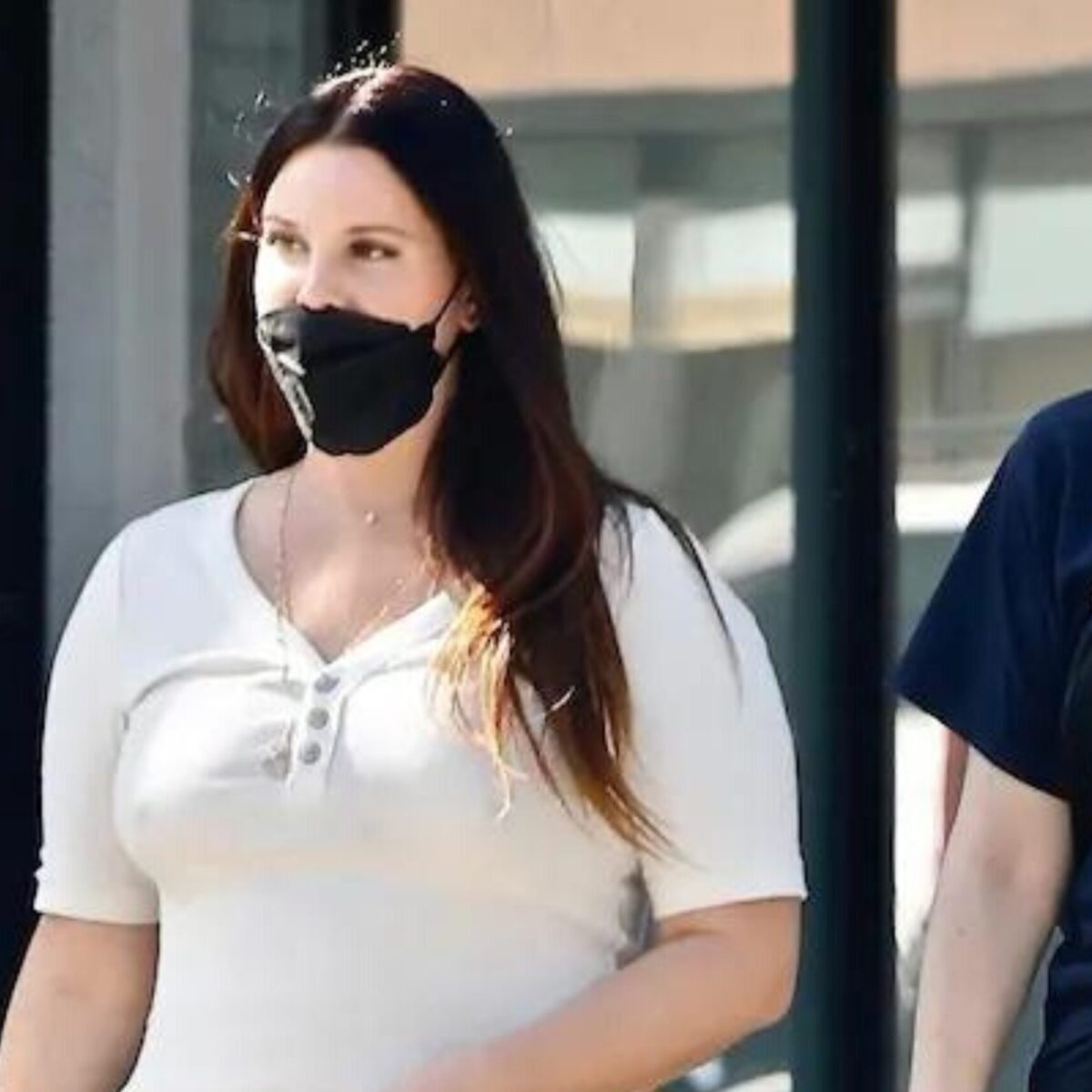 Η Λάνα Ντελ Ρέι έκανε σπάνια εμφάνιση στο νοσοκομείο και το σώμα της δείχνει χυμώδες όσο ποτέ