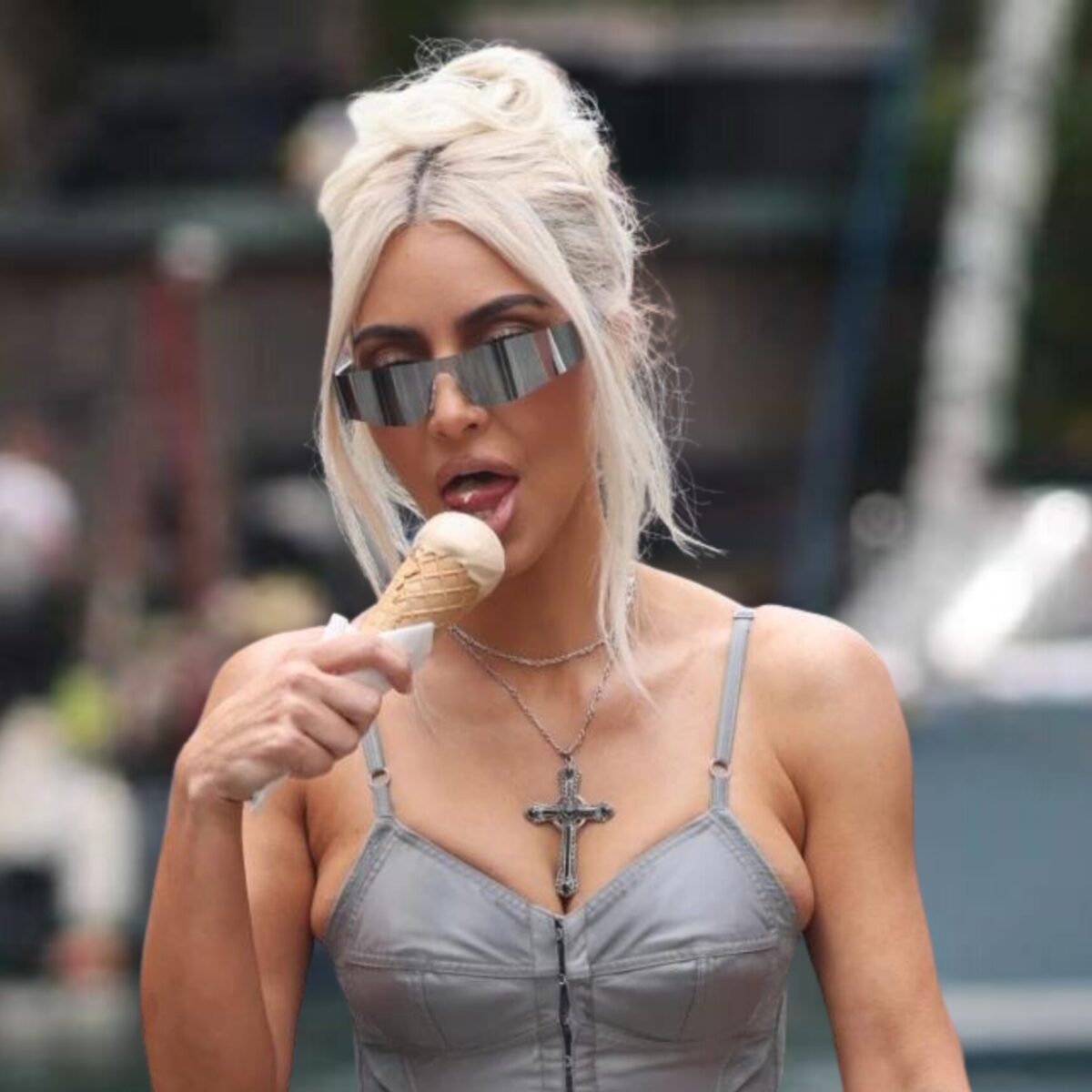 Βγήκαν αθλητικά φτιαγμένα από (ερωτικά) βοηθήματα και το σχήμα τους μοιάζει με κάτι που δεν έχουμε ξαναδεί!