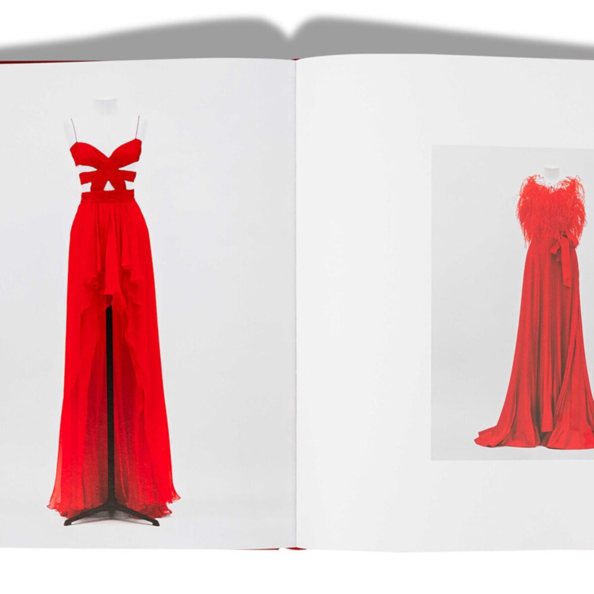 Η εμμονή του oίκου Valentino με το κόκκινο χρώμα γίνεται βιβλίο!