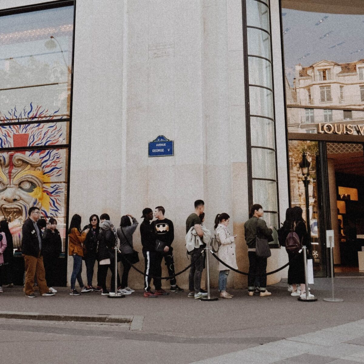 Louis Vuitton: “Κερνάει” καφέ στα γραφεία της στο Παρίσι στο πλαίσιο έκθεσης για τα 175 χρόνια του οίκου!