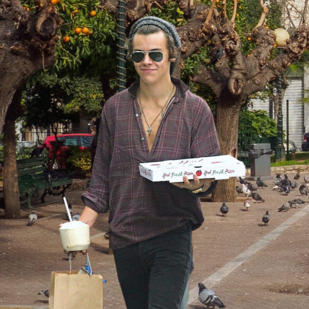 O oίκος Saint Laurent έβγαλε τσάντα που μοιάζει με takeaway box!