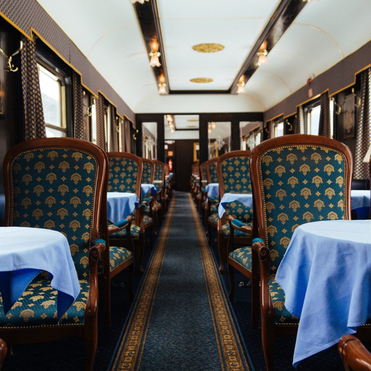 Orient Express: Το τραίνο που κάποτε έκανε τέρμα στην Αθήνα επιστρέφει ανανεωμένο!