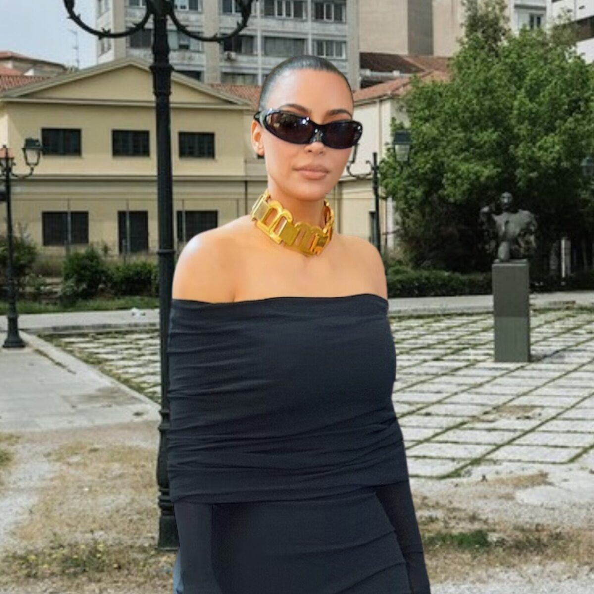 Ο οίκος Balenciaga έβγαλε high fashion τσόκαρο (clog) που μάλλον θα γίνει ανάρπαστο!