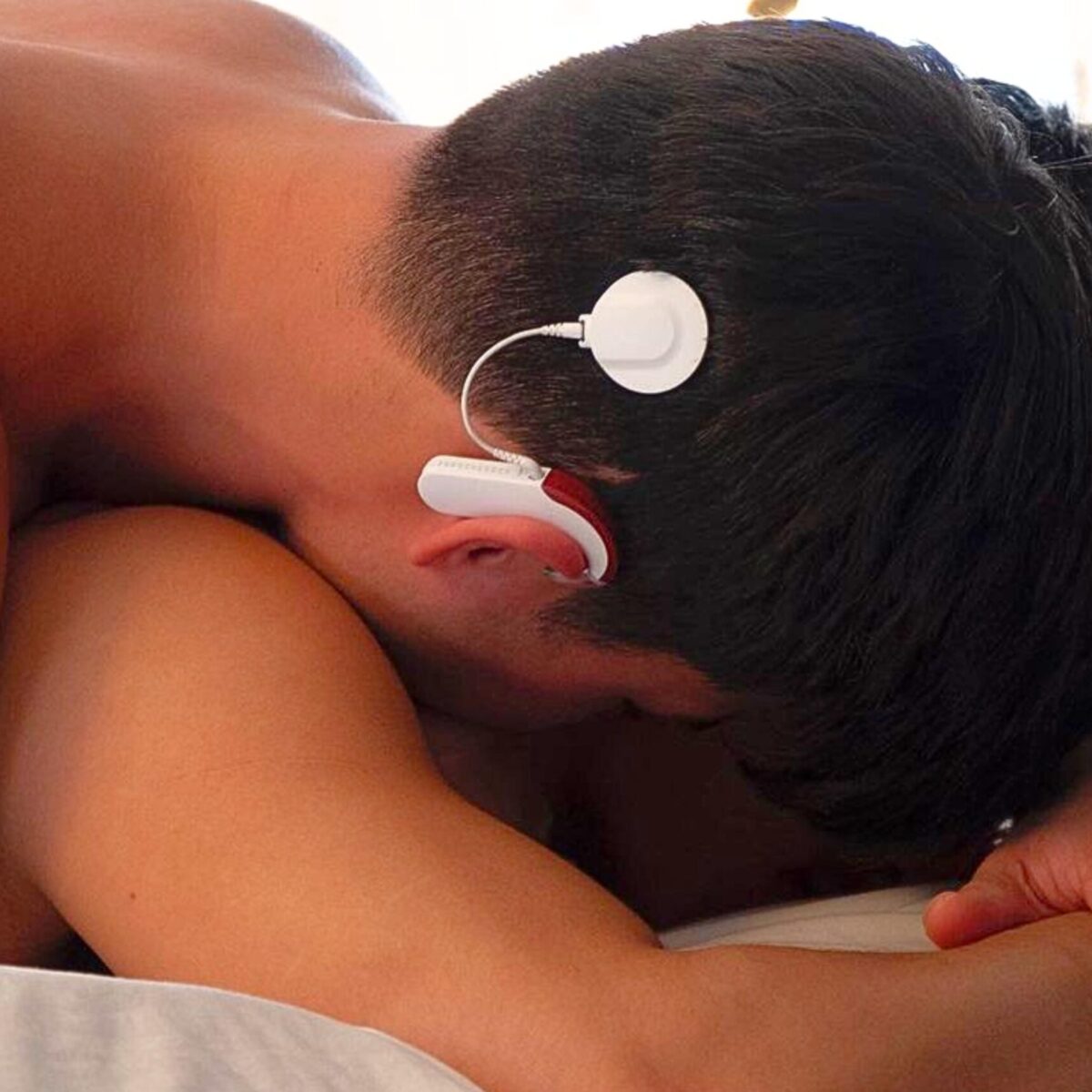 Aυτή η ταινία υμνεί τον έρωτα ανάμεσα σε άντρες με προβλήματα ακοής