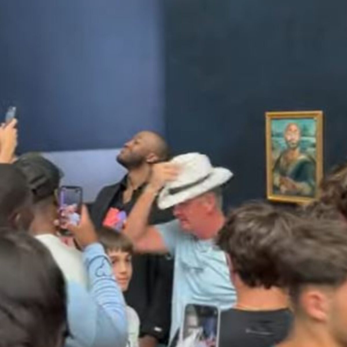 Γνωστός YouTuber σκάρωσε φάρσα μέσα στο Λούβρο – H αστεία κατάληξη