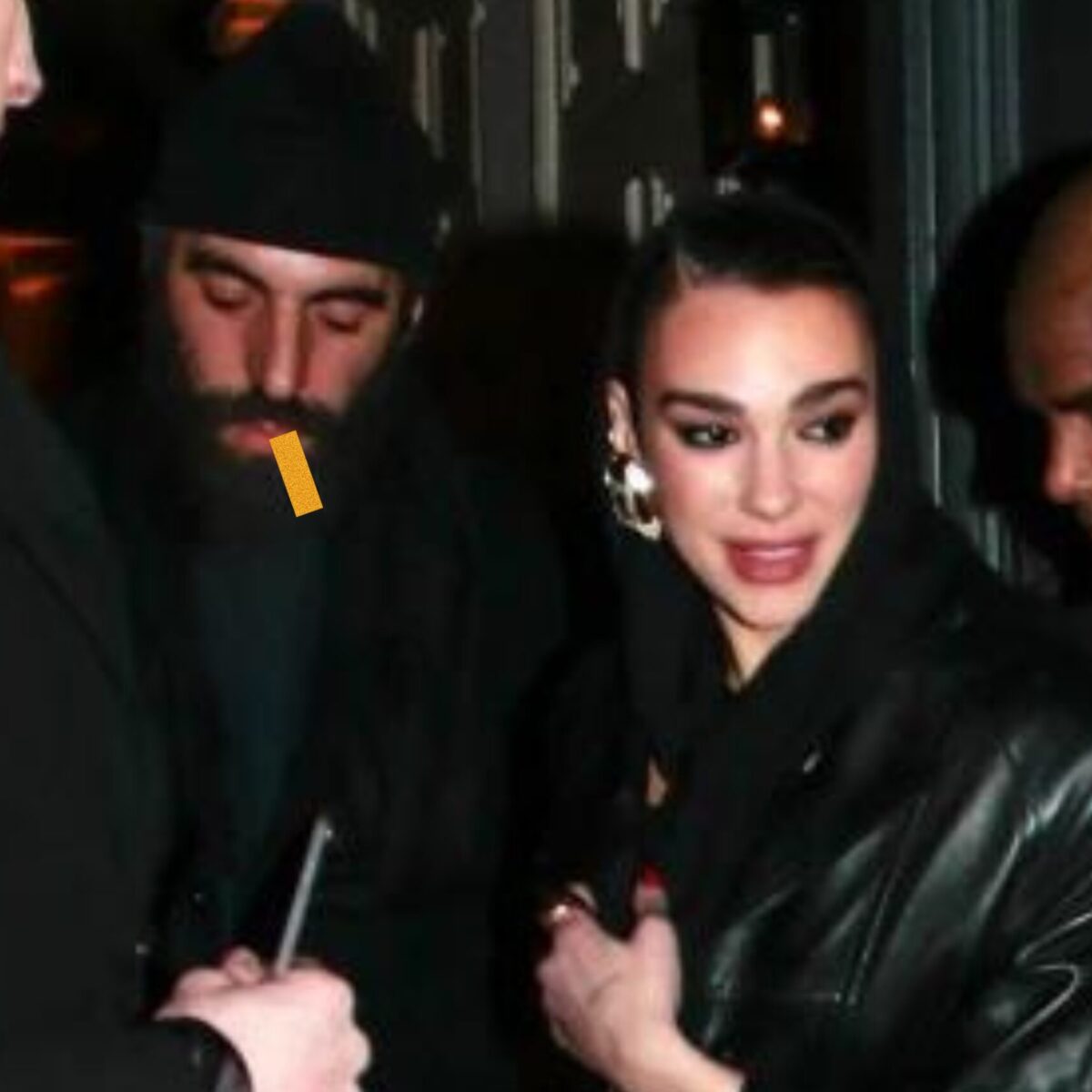 Dua Lipa: Mε total black στην επίδειξη Saint Laurent – Συνοδός της ο Romain Gavras