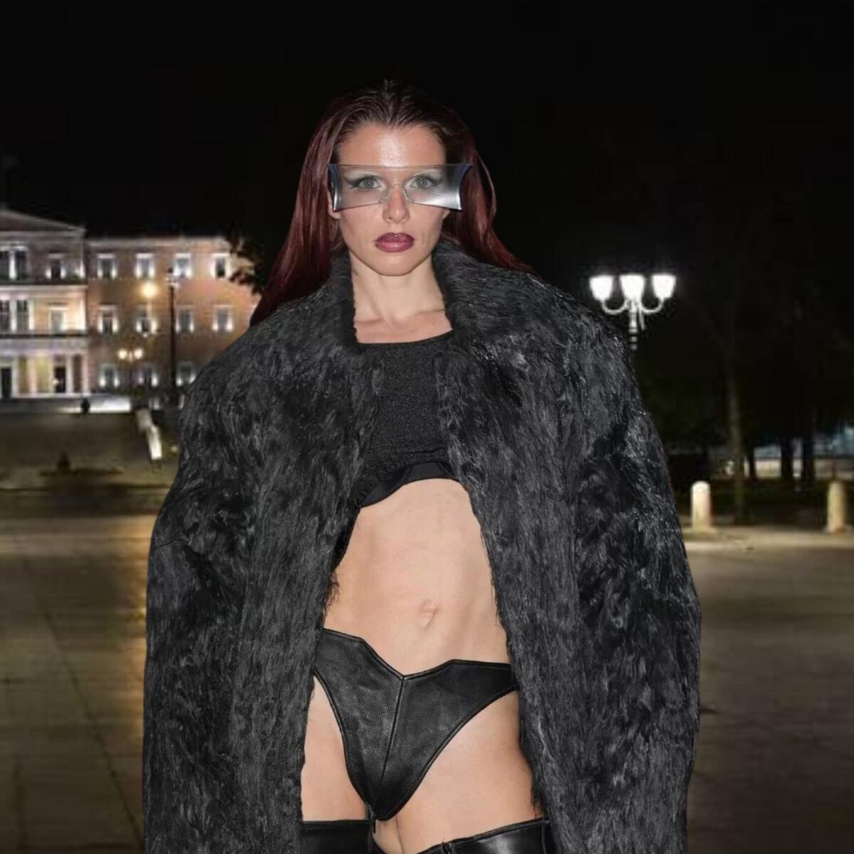 Το αγαπημένο clutch της Doja Cat μοιάζει με “Βίβλο”!