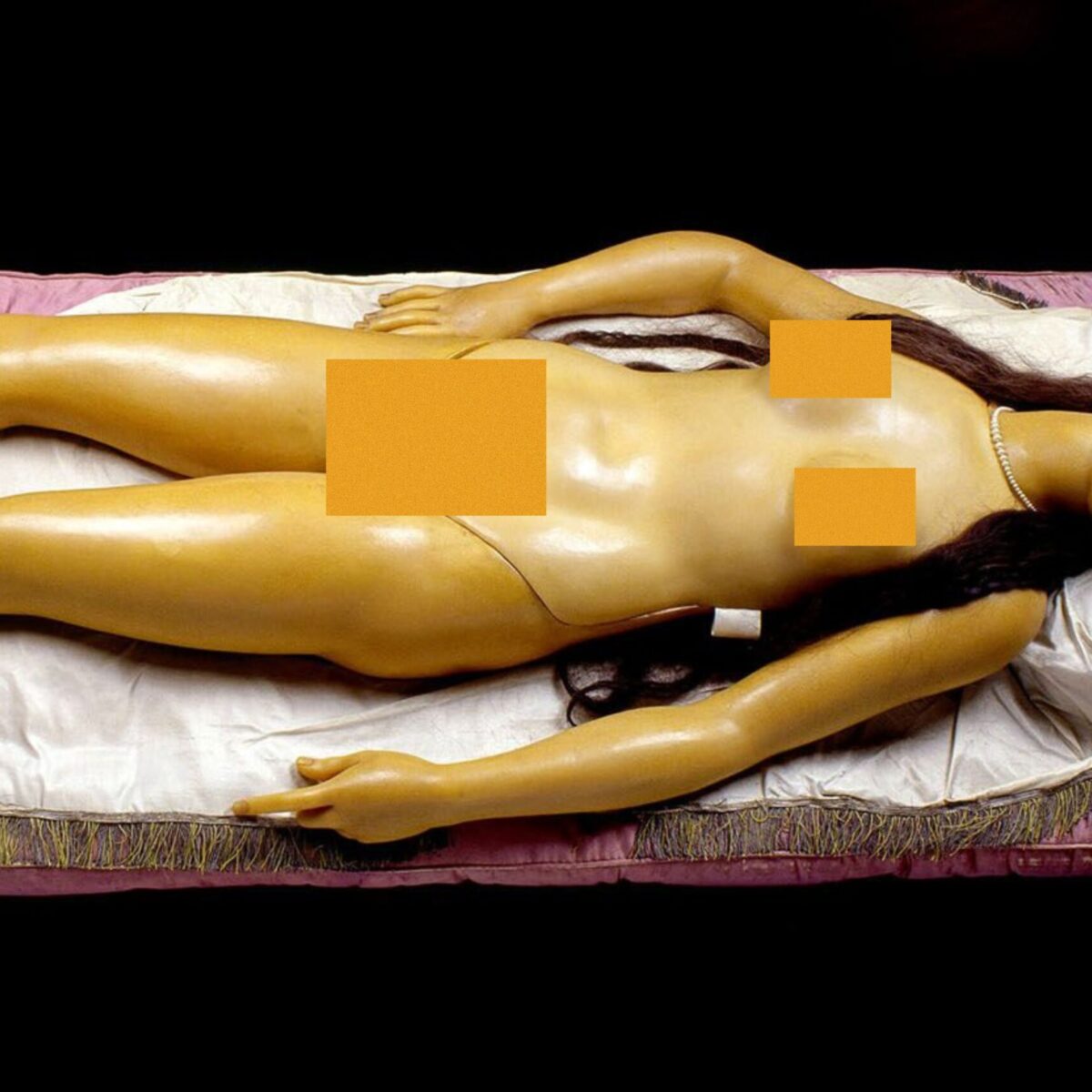 Η νέα ταινία του David Cronenberg μελετά τη γυναικεία ανατομία: Οι σκηνές στην πισίνα και η πρεμιέρα στο Fondazione Prada