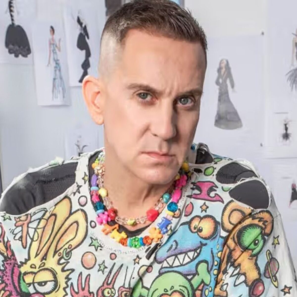 O Jeremy Scott μετατρέπει ζώνες, τιμόνια και καθρέφτες αυτοκινήτων σε… φορέματα!