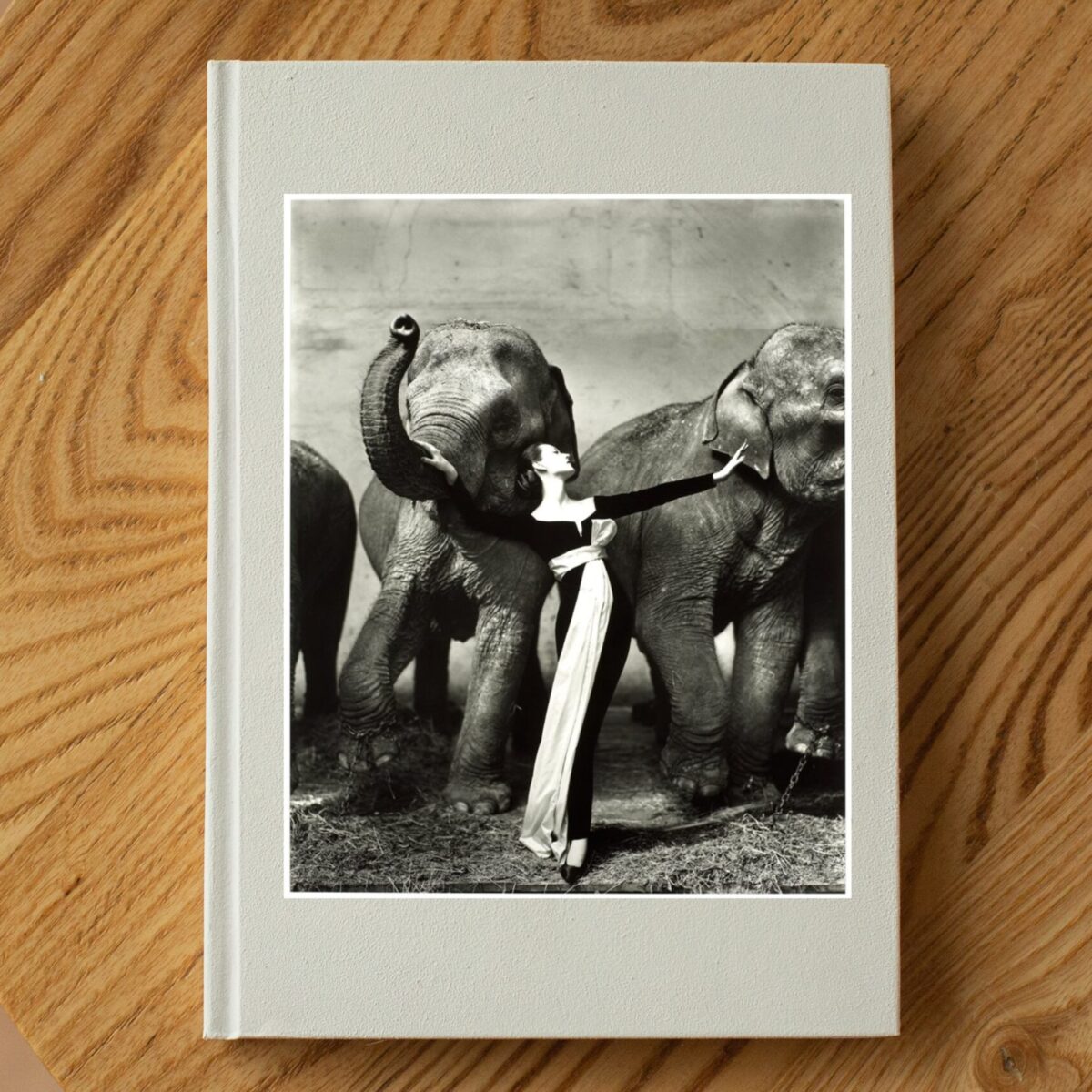 Aυτό το βιβλίο φανερώνει την ευαίσθητη πλευρά του φωτογράφου Richard Avedon