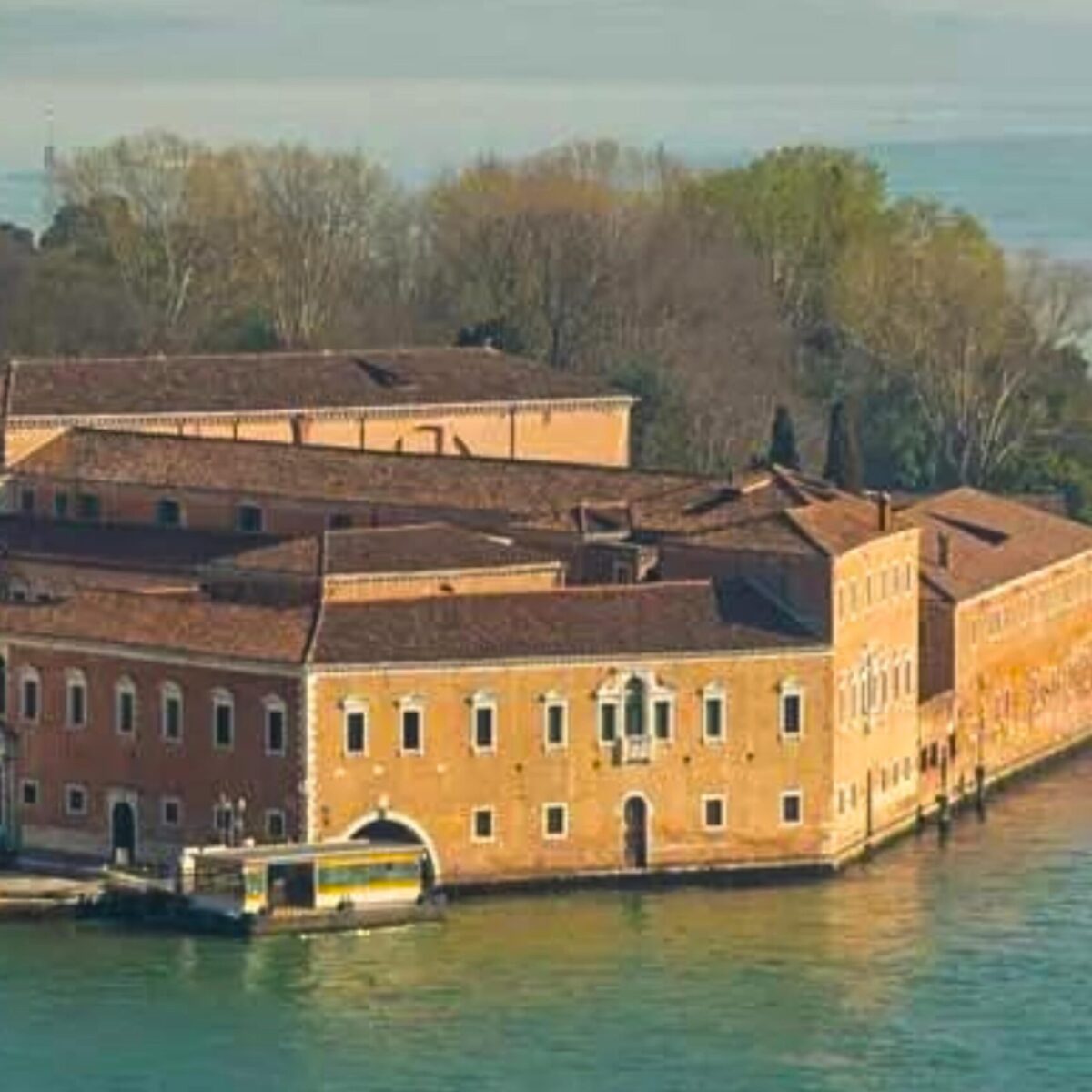 Ένα μοναστήρι στη Βενετία μετατράπηκε σε “σπίτι” της φωτογραφίας: H πρώτη έκθεση για το έργο του Ugo Mulas