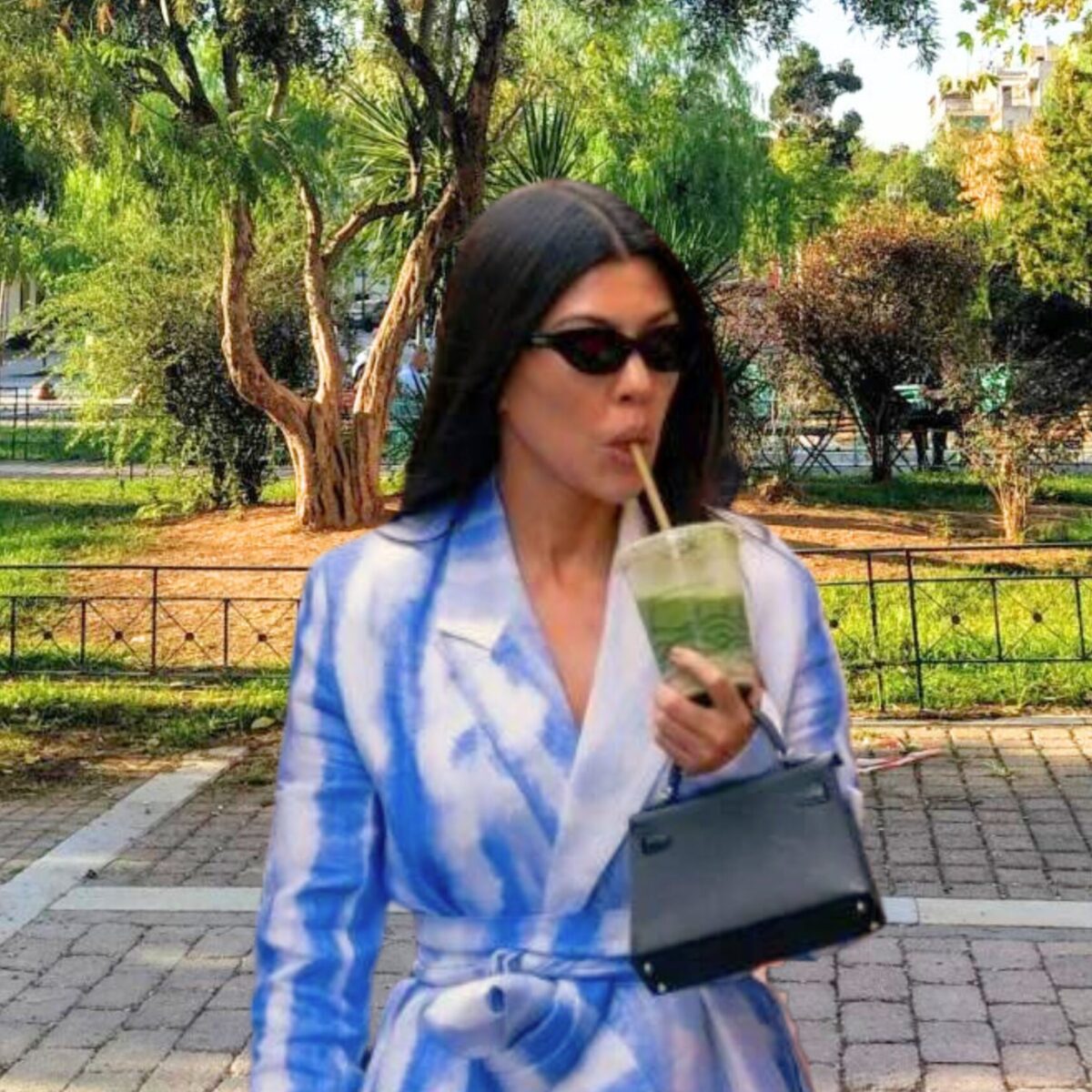 Στο μυαλό του καλλιτέχνη Tom le French τα κινητά τηλέφωνα πρέπει να είναι και όργανα ικανοποίησης