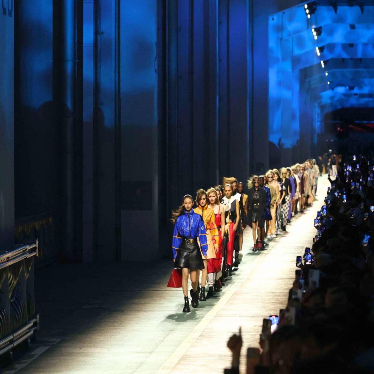 Εσύ είδες τη φαντασμαγορική πασαρέλα του οίκου Louis Vuitton στη Σεούλ;