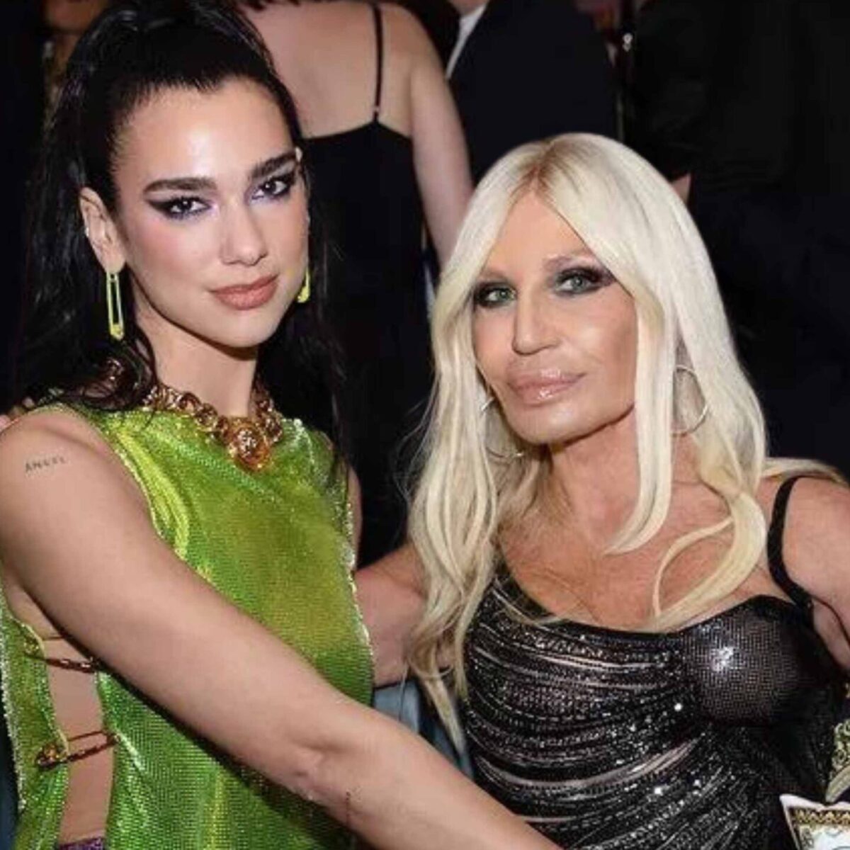 Dua Lipa και Donatella Versace: Ενώνουν τις δυνάμεις τους – Τι θα παρουσιάσουν στις Κάννες