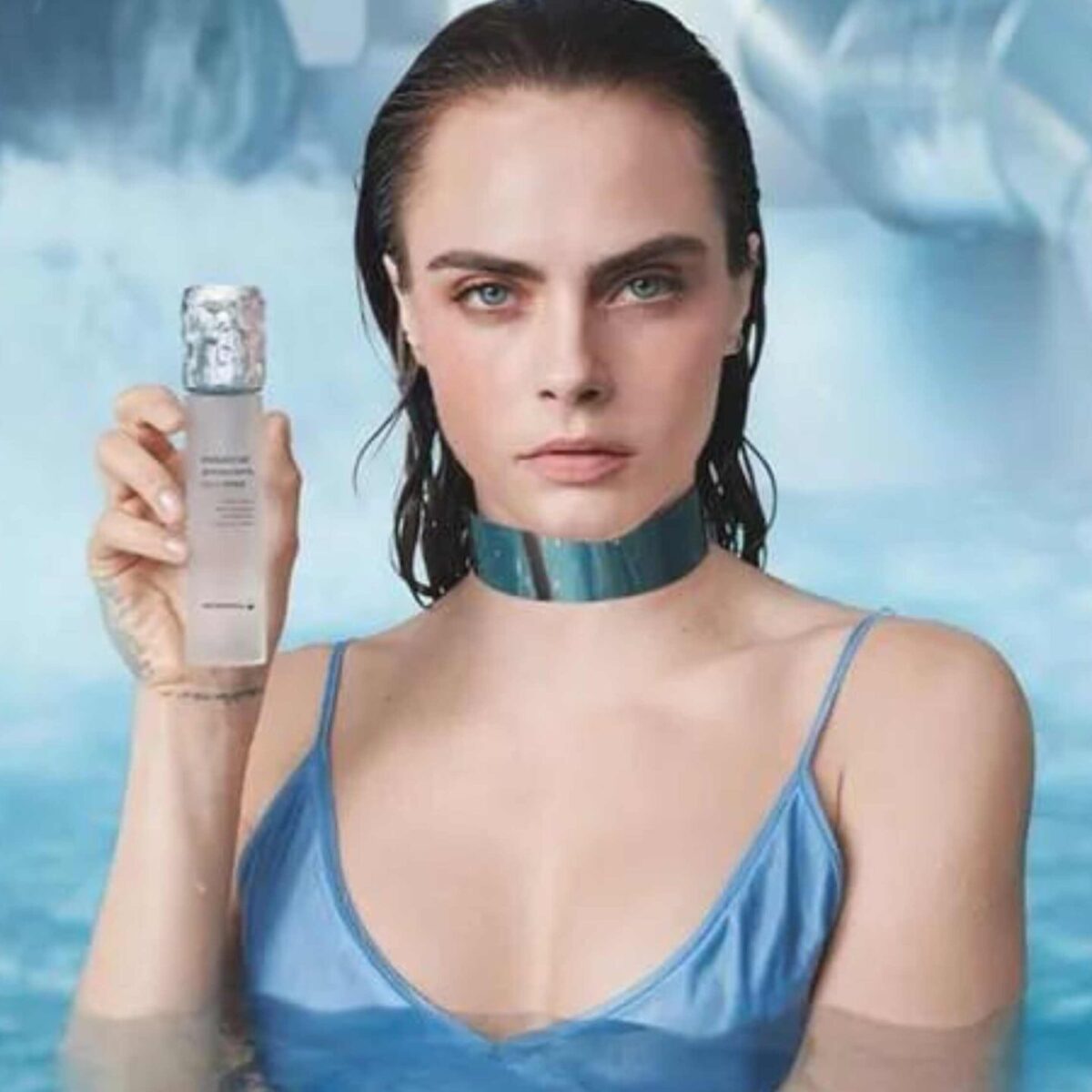 Η Cara Delevigne συμμετέχει στην πιο eco-friendly καμπάνια face mist που έχεις δει
