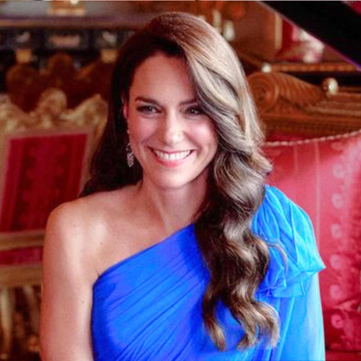 H Κέιτ Μίντλετον εμφανίστηκε ξαφνικά στη Eurovision: Έπαιξε πιάνο με αισθησιακό ρούχο- Η outsider της βραδιάς