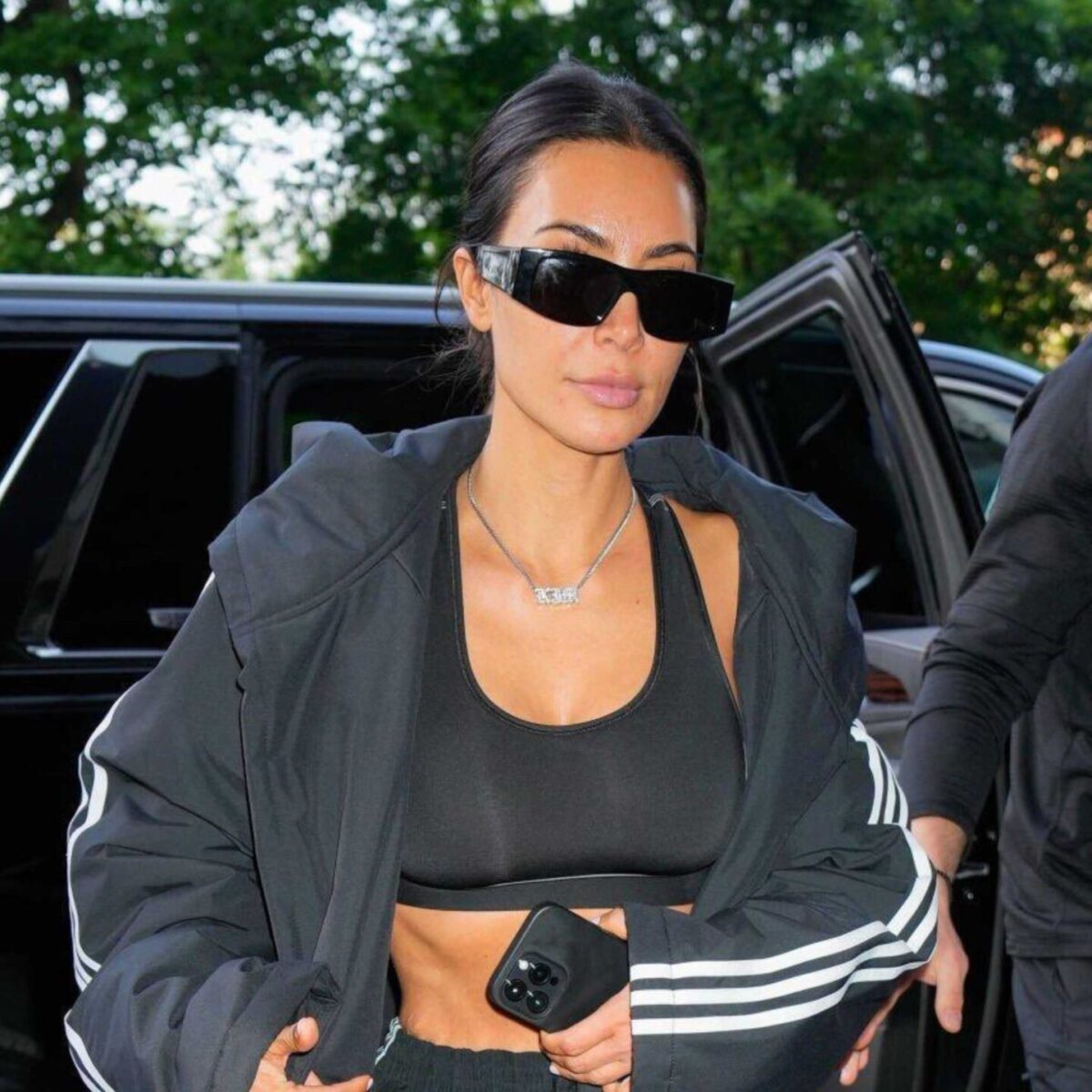 Kim Kardashian wears Balenciaga for the first time since the “child abuse” ad scandal (Pics)