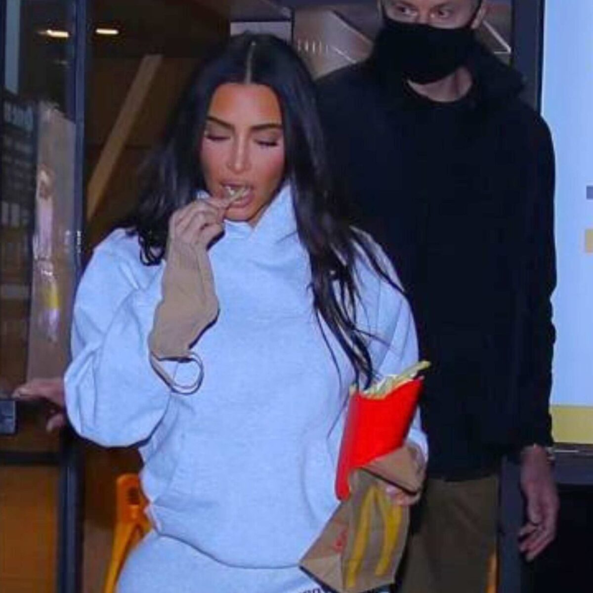 Ο οίκος Bottega Veneta έβγαλε luxury θήκη για… τηγανητές πατάτες!