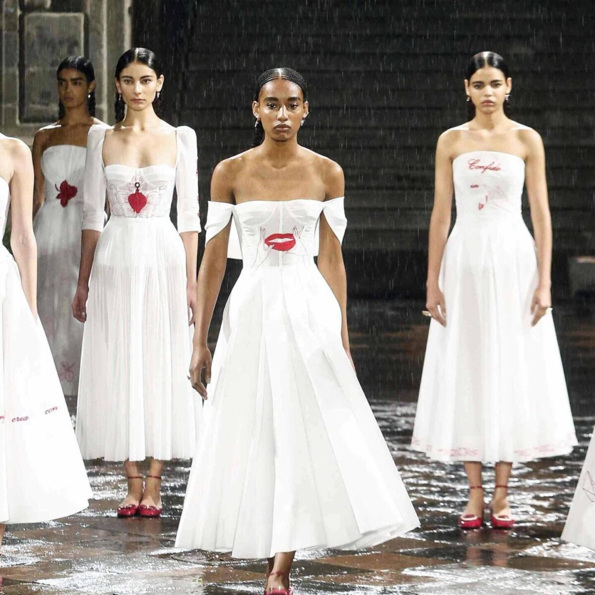 Ο θαυμασμός του Christian Dior για τον μεξικάνικο πολιτισμό “μετατράπηκε” σε επίδειξη μόδας!