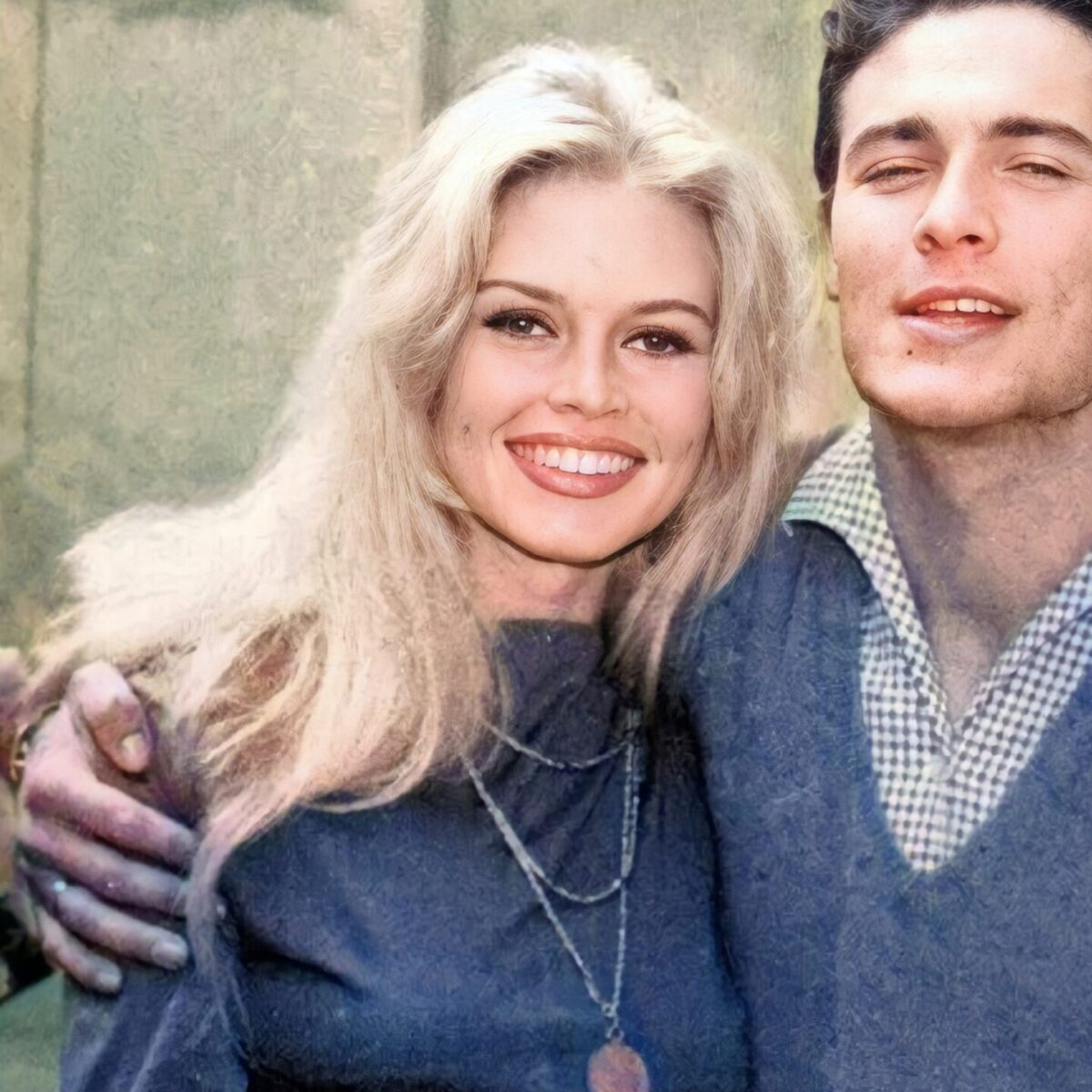 H Mπριζίτ Μπαρντό ξυπόλητη στην Πλάκα: H σπάνια φωτογραφία της “μπεμπέ” από το 1969