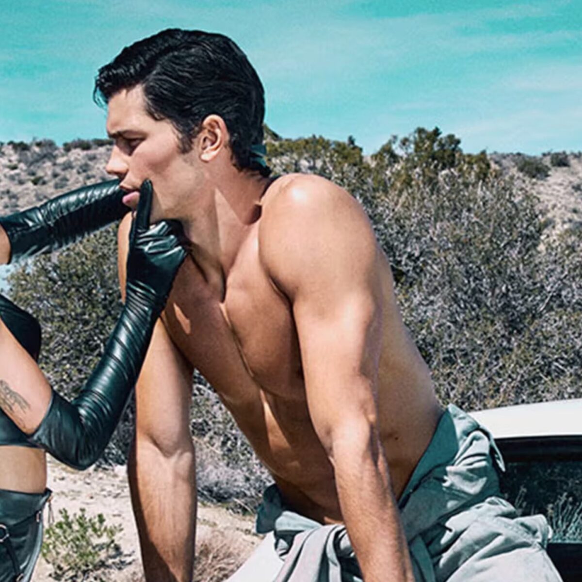 H iconic φωτογράφος Ellen Von Unwerth επιστρέφει με μία ατίθαση καμπάνια, όπου το male gaze απουσιάζει