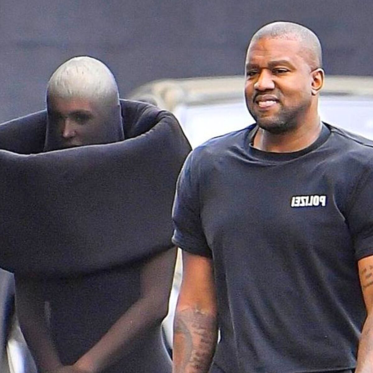 Ο Κanye West μεταμόρφωσε την 27χρονη σύζυγο του: To iconic μαύρο φόρεμα που έγινε viral!