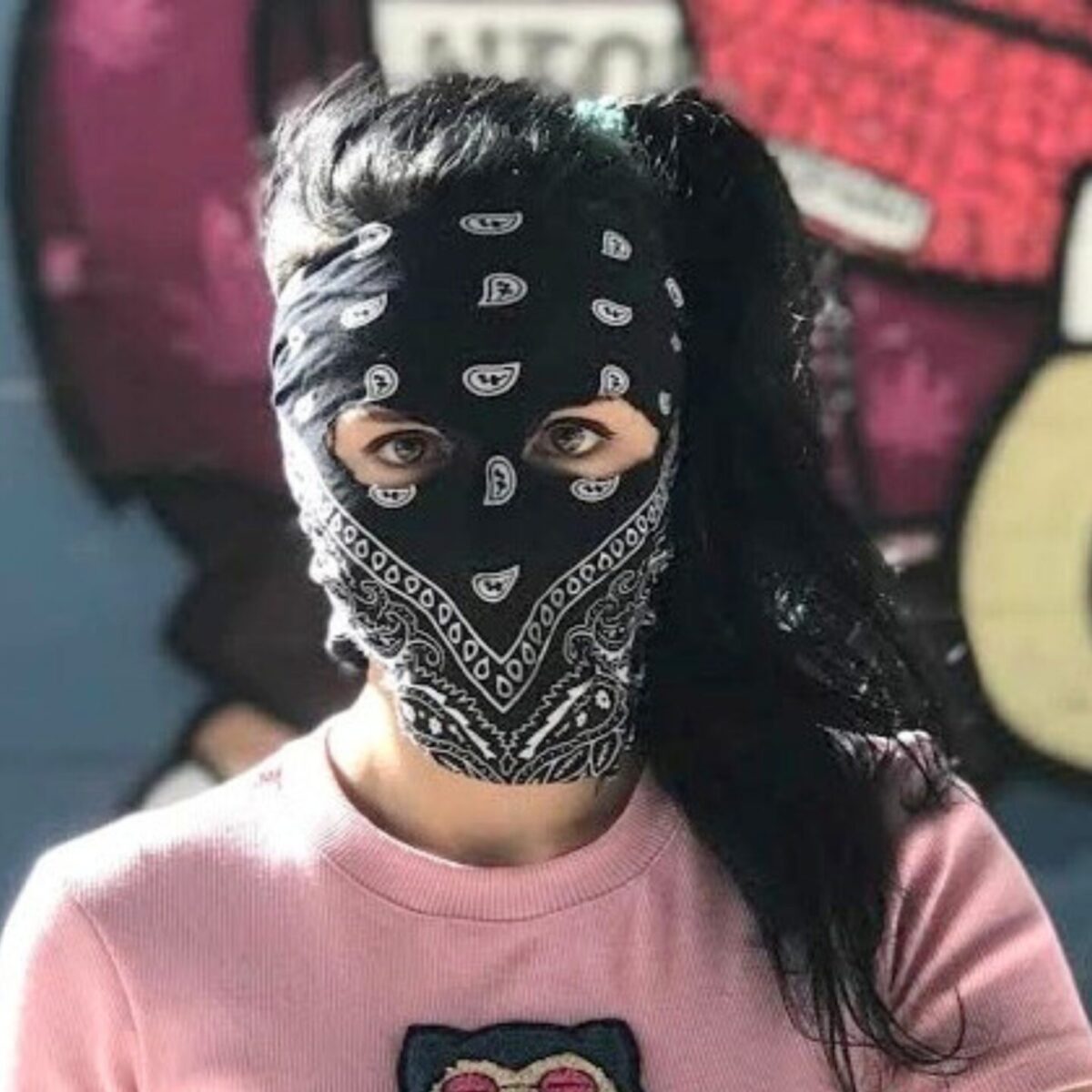 Η Nique υπόσχεται πως το street art έργο που θα δημιουργήσει στο Urban Lovers θα είναι “καλοκαιρινό, φρέσκο και πολύχρωμο”!