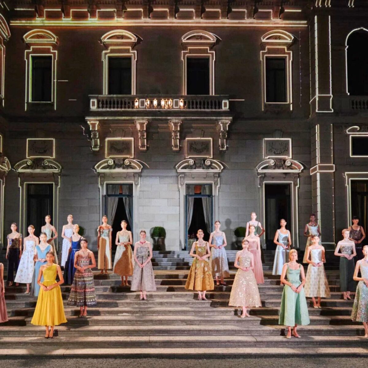 Στιγμές από την ονειρική επίδειξη κοσμημάτων του οίκου Dior στη λίμνη Como!