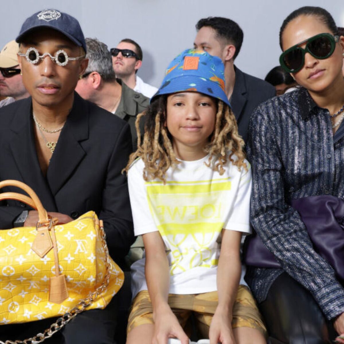Ο Pharrell Williams σε επίδειξη με τσάντα του οίκου Louis Vuitton του 1 εκατομμυρίου (!)