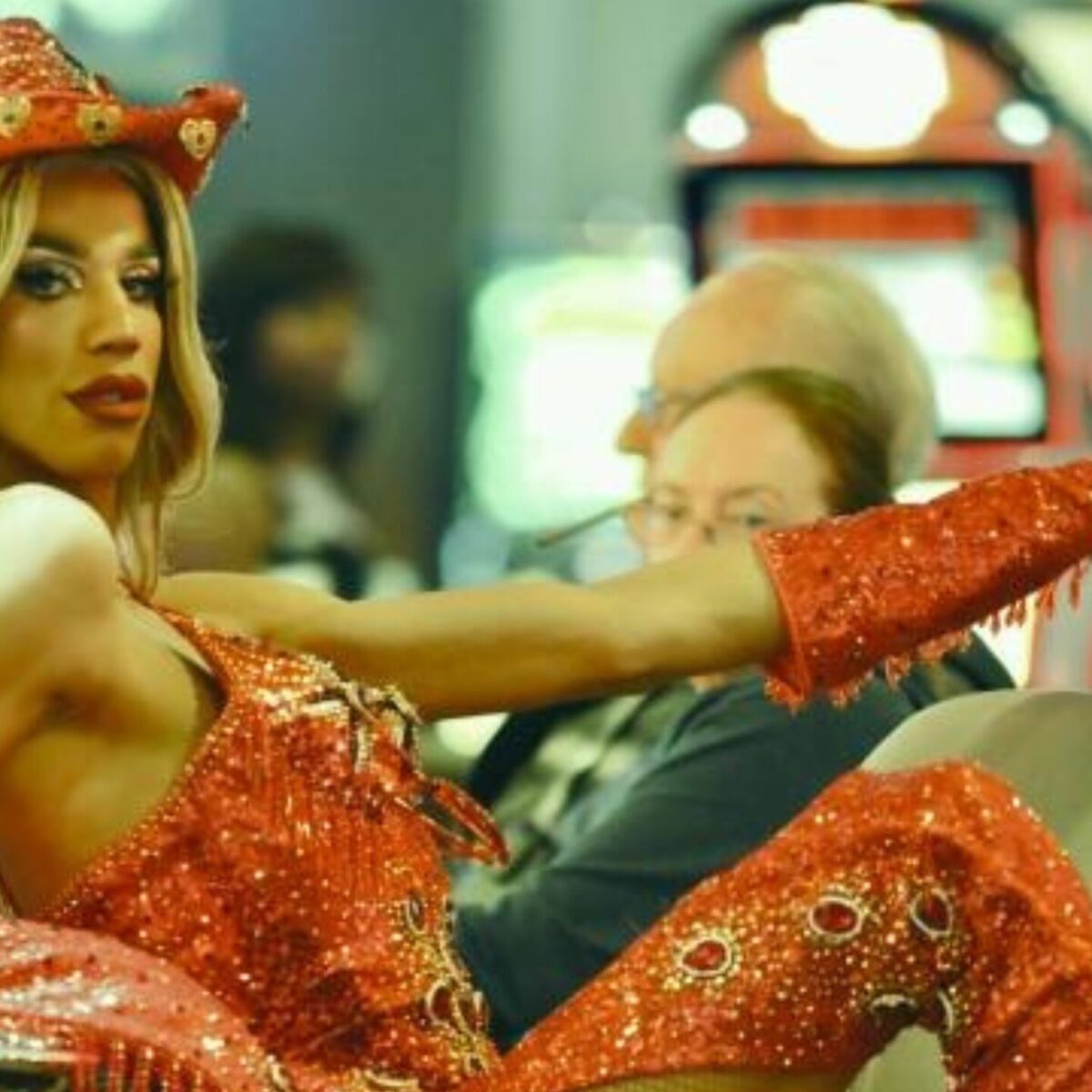 Aυτός ο φωτογράφος απαθανατίζει καλλονές που γεννήθηκαν “μέσα” σε αντρικό σώμα