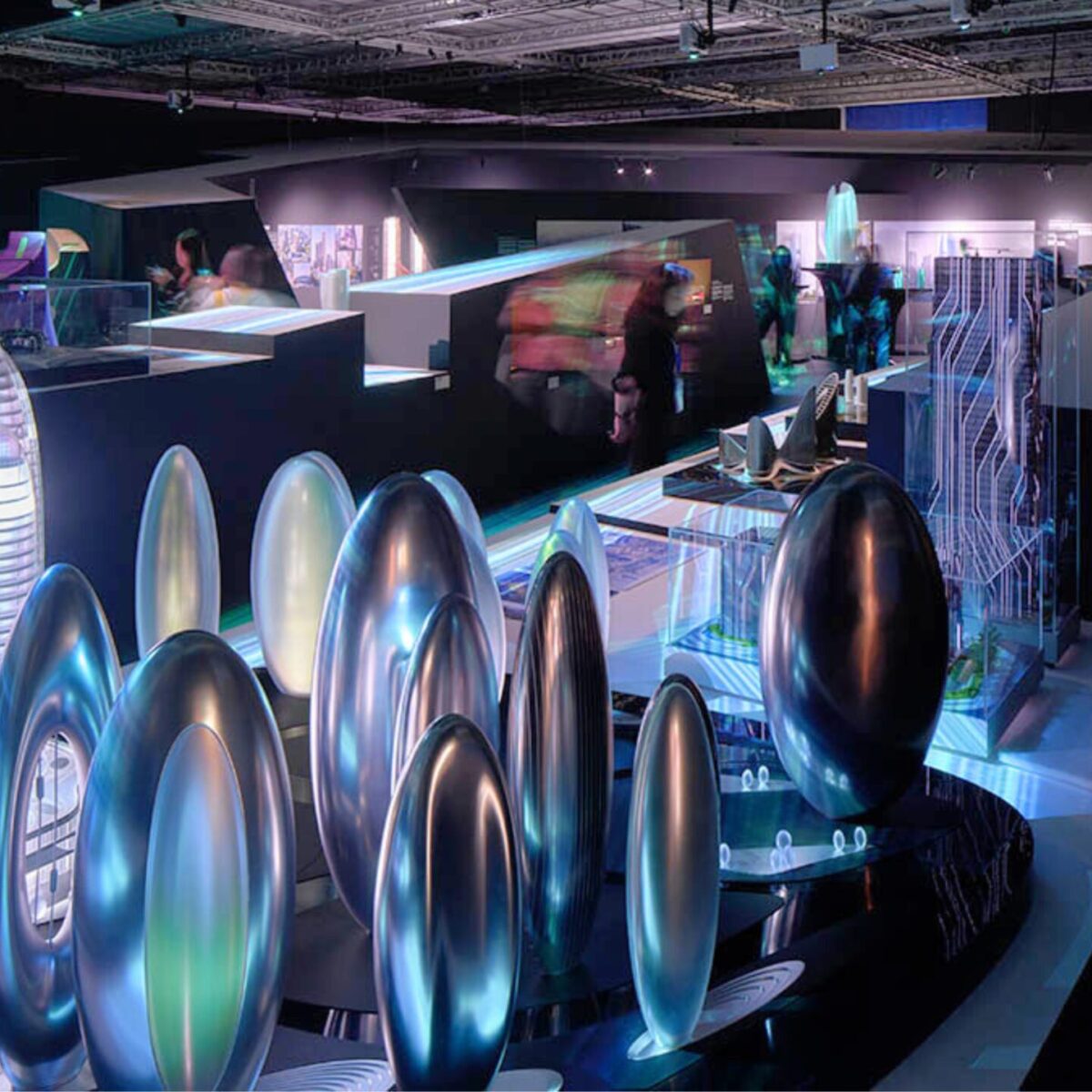 Αυτή η φαντασμαγορική έκθεση σας ζητά να βουτήξετε στον κόσμο των Zaha Hadid Architects!