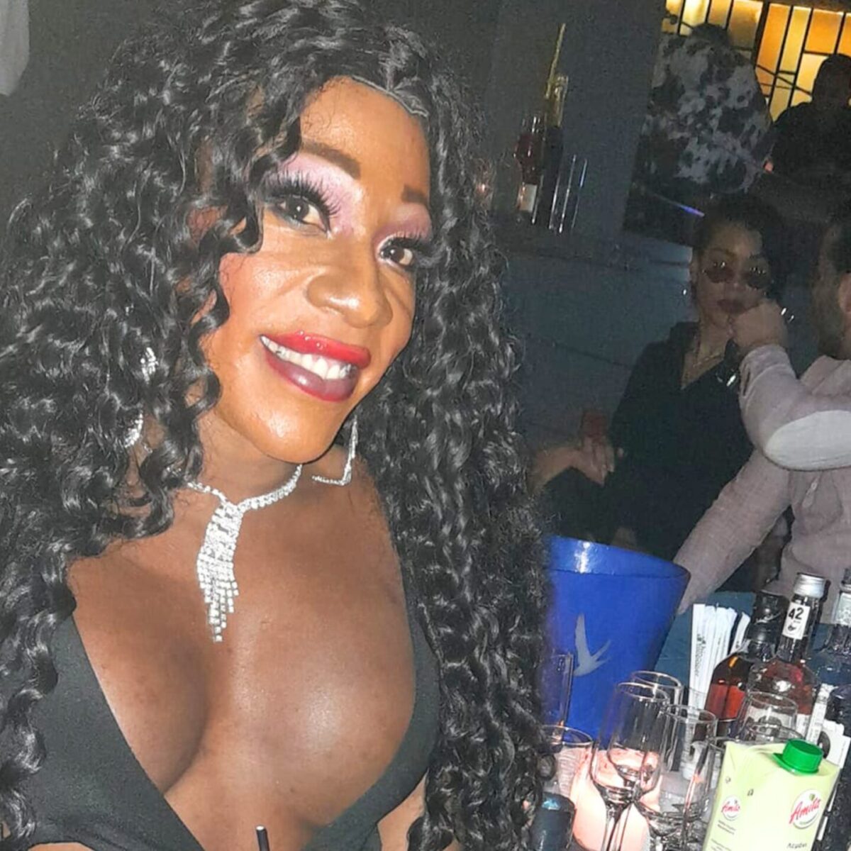 Αντίο Άννα: Με το “I Am What I Am” στα χείλη έδωσε για τελευταία φορά σόου στις Κούκλες