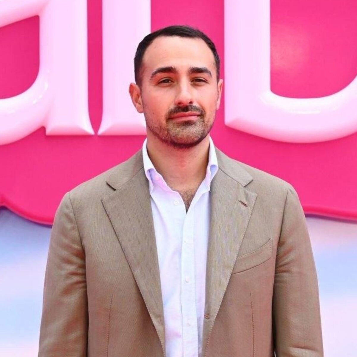 Jamie Demetriou: O Kυπριακής καταγωγής ηθοποιός που πρωταγωνιστεί στην “Barbie” της Greta Gerwig