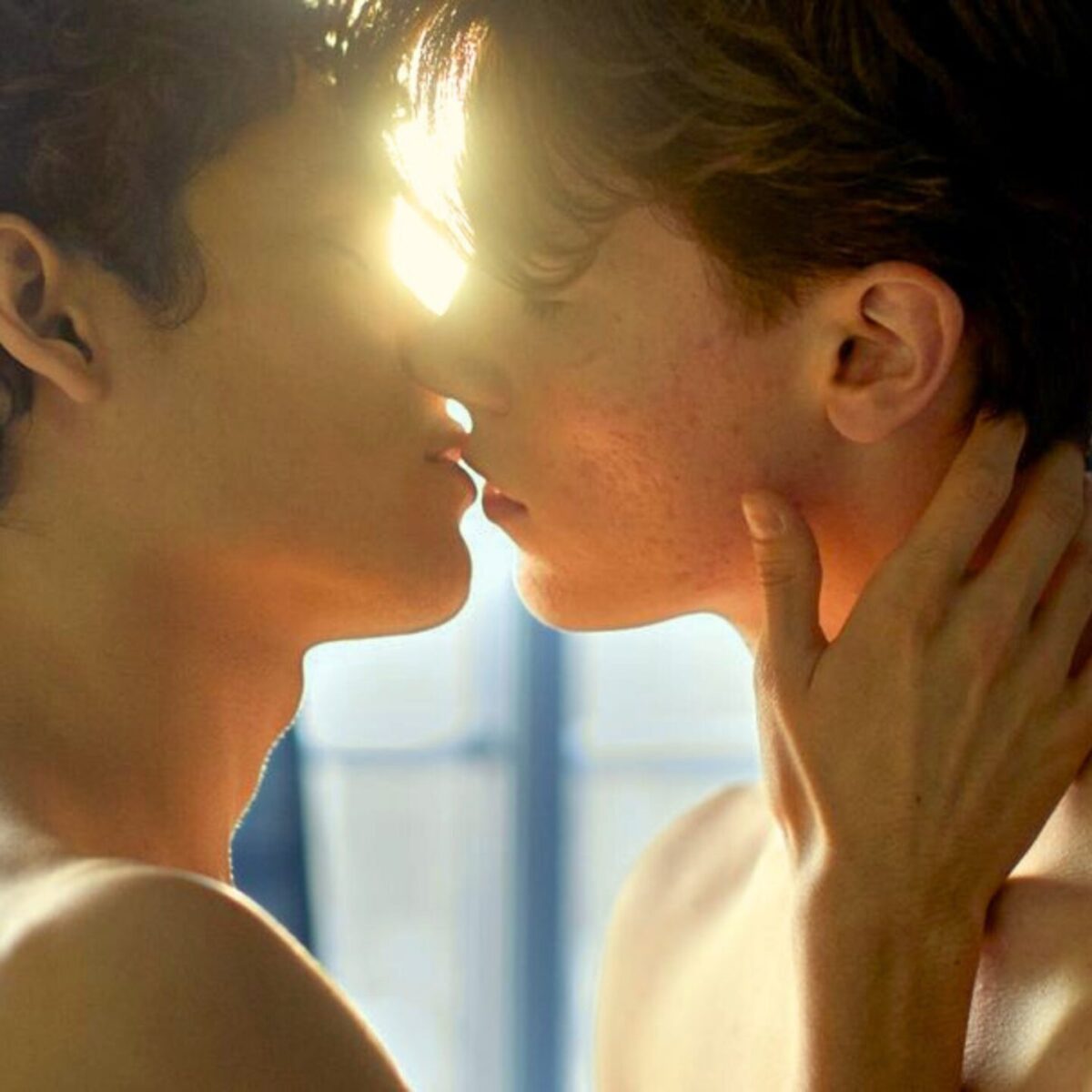 7 ταινίες και σειρές που μιλούν για τον queer έρωτα στην εφηβική ηλικία και είναι αντάξιες του Heartstopper