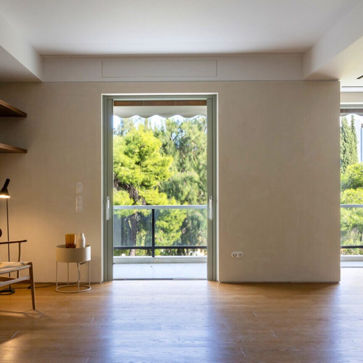 Σ’ αυτό το διαμέρισμα στο Κολωνάκι η γοητεία του σκανδιναβικού μινιμαλισμού είναι αποτυπωμένη στο εσωτερικό design