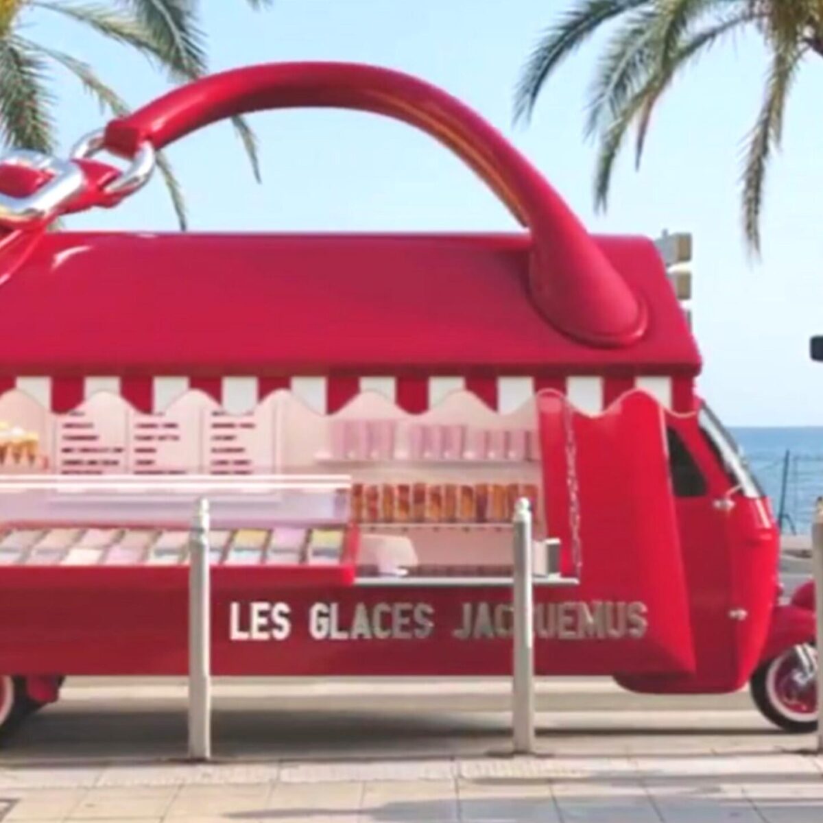 O Jacquemus κερνάει παγωτό από το δικό του μοδάτο ice-cream stand!