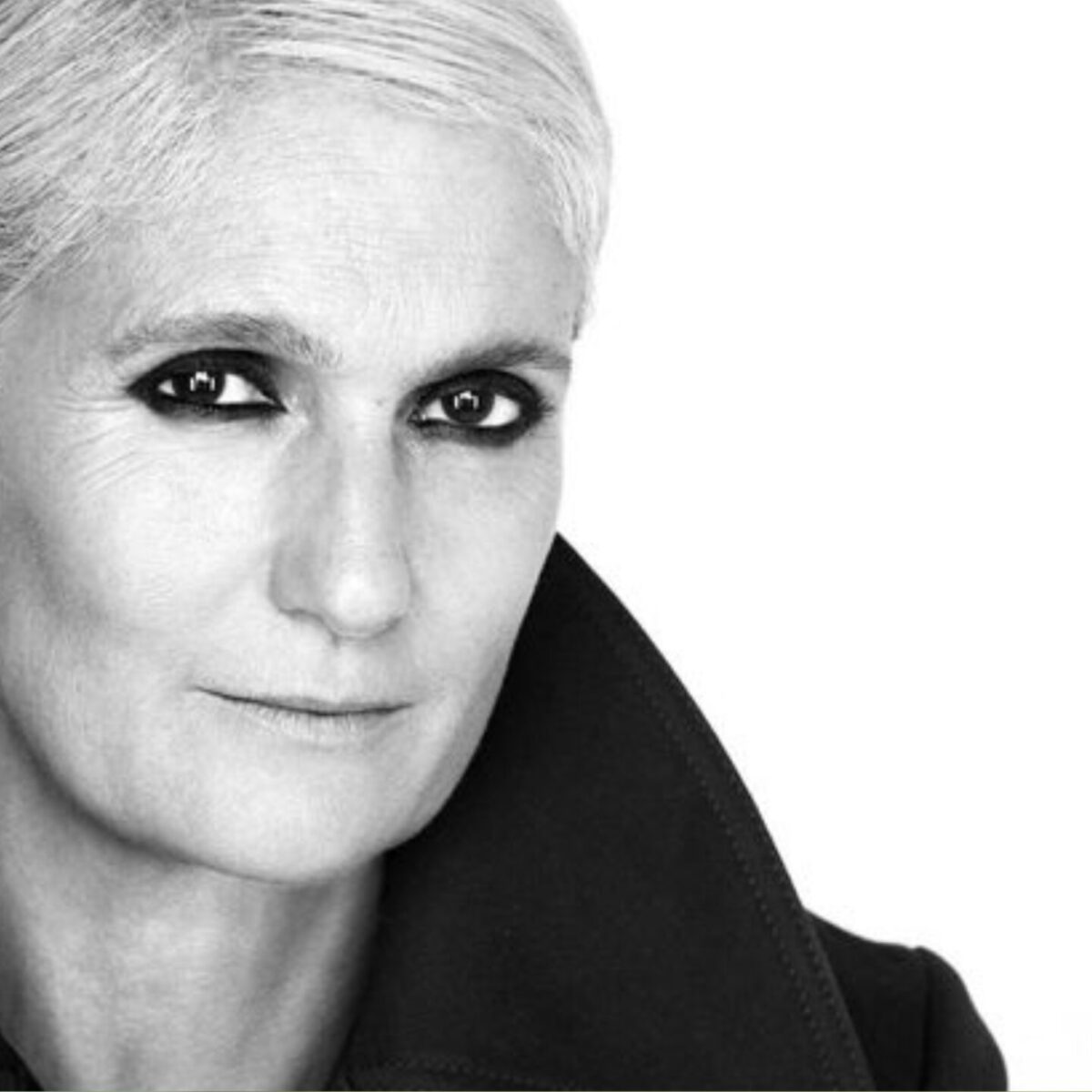 Πως η Μaria Grazia Chiuri, η πρώτη γυναίκα creative director του οίκου Dior, άλλαξε τη luxury μόδα για πάντα