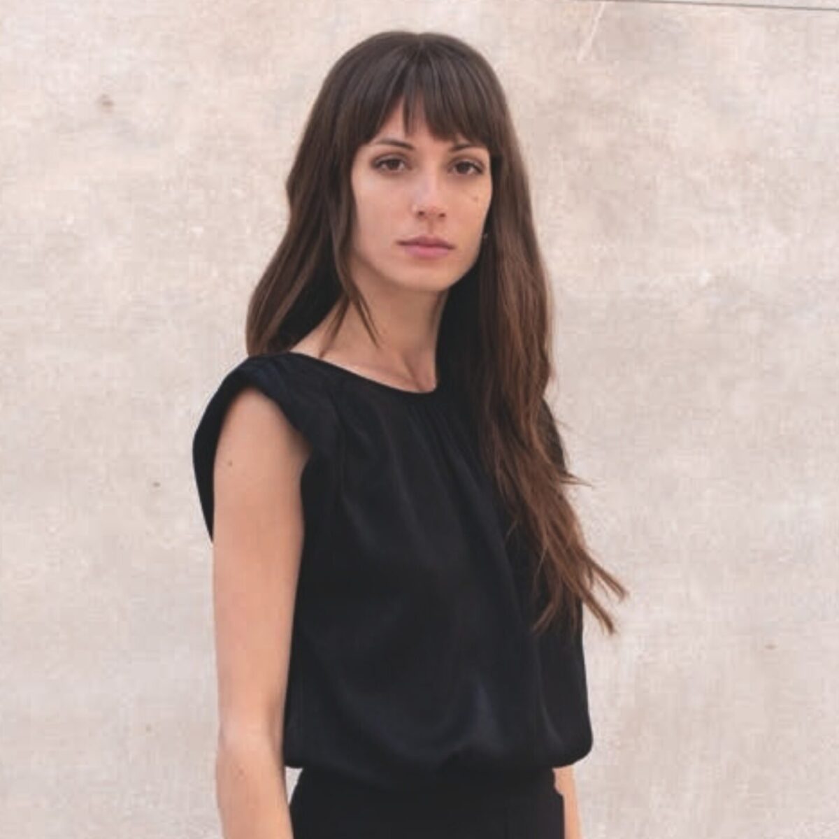 OZON Time Issue: H Ελευθερία Στάμου χορεύει αγκαλιά με τον χρόνο όσο σκληρά και αν αυτός φέρεται στο σώμα της