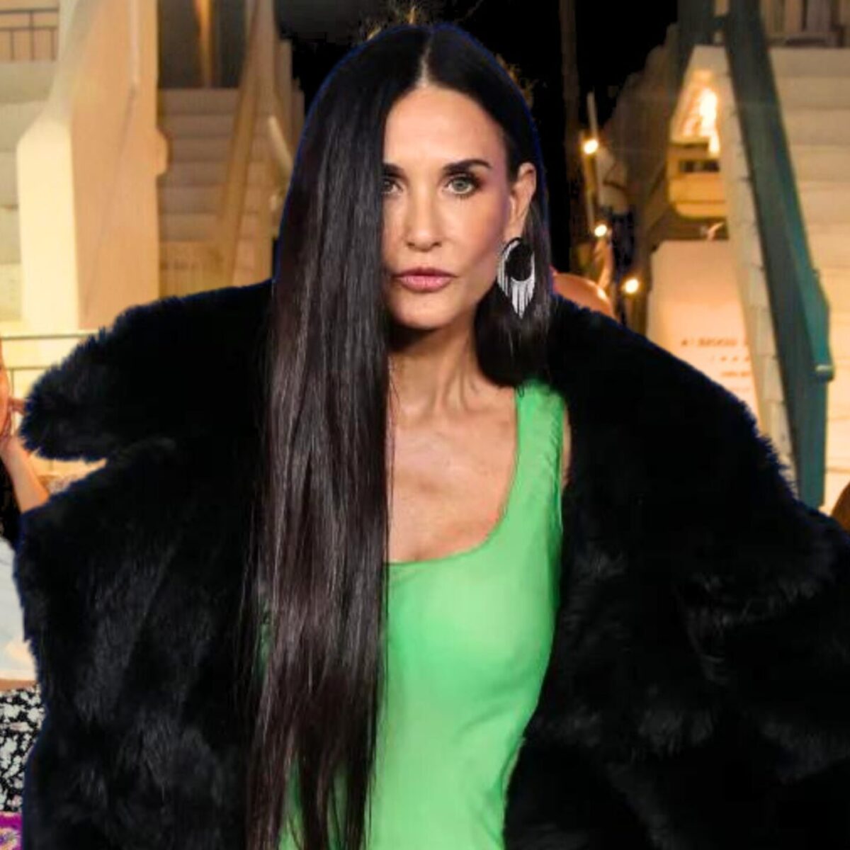 Η Demi Moore επέλεξε και φέτος τη Μύκονο για τις διακοπές της: H εξόρμηση στα σοκάκια του νησιού