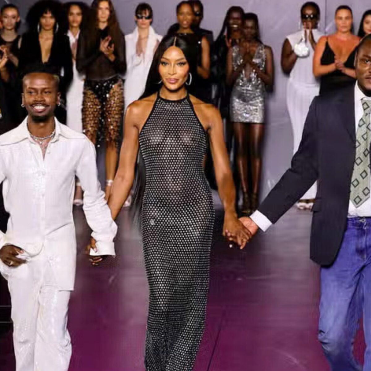 H 53χρονη Νaomi Campbell σχεδίασε την πρώτη της κολεξιόν: To διάφανο φόρεμα που εντυπωσίασε το κοινό στην Εβδομάδα Μόδας της Νέας Υόρκης